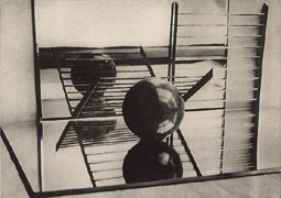 Florence Henri : "Composition avec boule et miroir" 