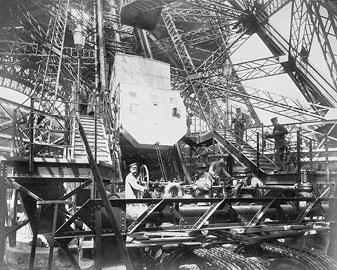 Neurdein frères, Exposition universelle. Paris 1889. ND phot. La tour Eiffel. Ascenseur Roux, Combaluzier et Lepape